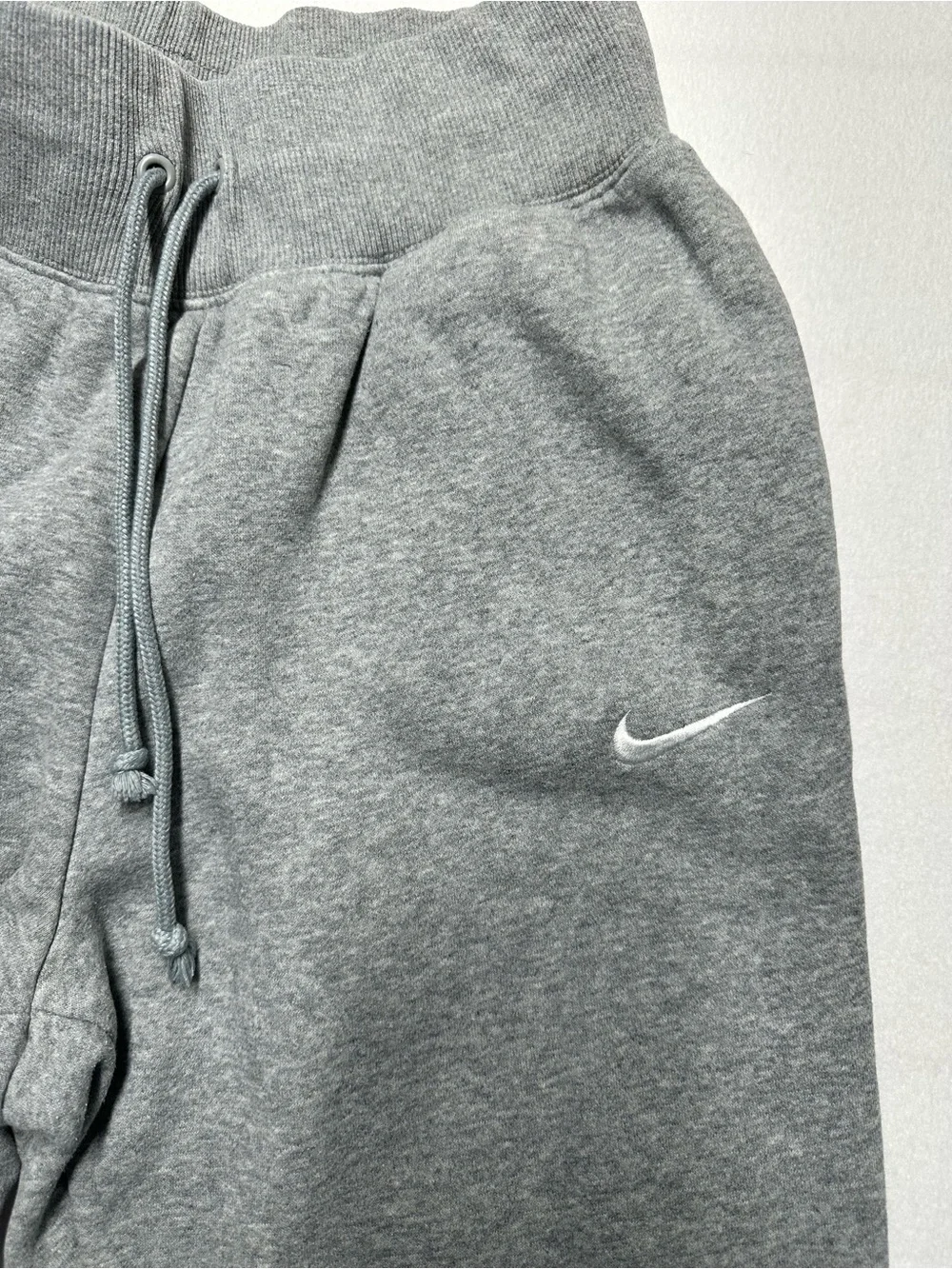 Nike Women’s Small Heather Gray Wide Waist Joggers with Embroidered Swoosh